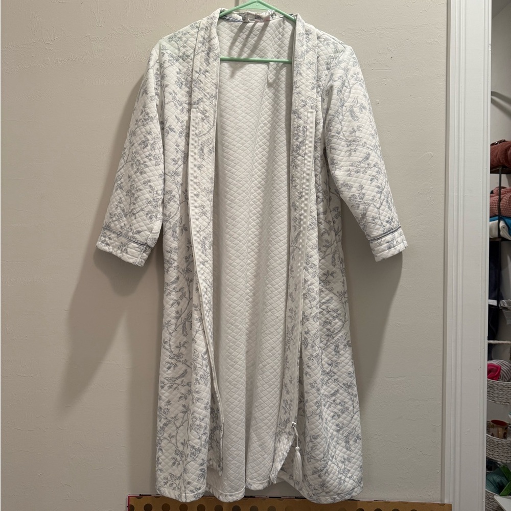 Chic White Patterned Women's Robe